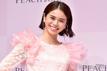佐藤晴美、ミニ丈で美太もも全開「最強スタイル」「大胆」と反響 画像