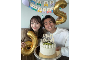 サッカー日本代表・上田綺世選手＆由布菜月、結婚3周年密着2ショット公開「ラブラブなのが伝わってくる」「幸せのお裾分けありがとう」と反響 画像