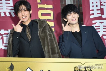 Snow Man目黒蓮＆M!LK佐野勇斗、新宿降臨で周囲騒然 1800人の歓声飛び交う【トリリオンゲーム】 画像