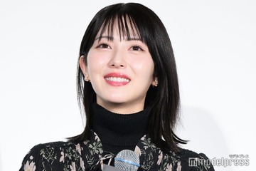 浜辺美波、金髪制服姿披露「ギャルっぽくて可愛い」の声 画像