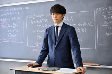 「御上先生」初回エンディングに登場する女子高生は誰？「すごい似てる」「気付いた人天才」思わぬヒントに考察盛り上がる 画像