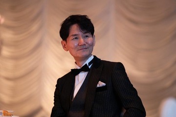 南原清隆、赤メッシュエクステで雰囲気ガラリ 還暦写真撮影が「ヴィジュアル系にいそう」「かっこいい」と話題 画像