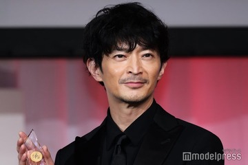 津田健次郎、Snow Man目黒蓮に感じた居心地の良さ 撮影現場での様子明かす 画像