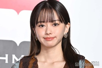 山本舞香、ミニ丈×透けレースで抜群スタイル披露「普段と雰囲気違う」「さすがの美脚」 画像