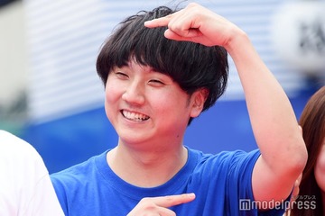 筋トレ開始から1年半・コロチキ西野の激変ビフォーアフターに反響「別人」「顔つきから違う」 画像