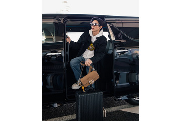 Snow Man目黒蓮「フェンディ」トータルルックで羽田国際空港に登場 ミラノ開催コレクション参加へ 画像