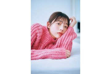 菊地姫奈、冬コーデから透明素肌チラ見せ “ゆったり休日”テーマのグラビア披露 画像