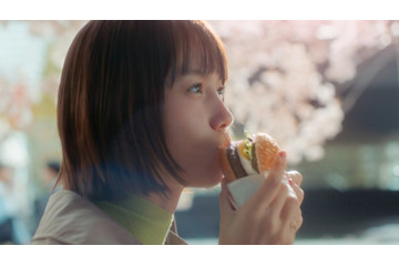 宮崎あおい「マクドナルド」新CM撮影前にばっさりヘアカット 2025年の初体験明かす 画像