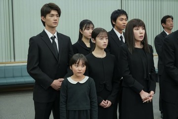 朝ドラ「おむすび」結（橋本環奈）の祖父・永吉（松平健）の通夜、恩返しに現れた人物＆涙のラストシーンに反響「心温まる感動回」「笑ってたのに号泣」 画像