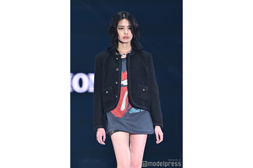 「御上先生」で話題・安斉星来、黒髪姿お披露目 美スタイルに会場釘付け【TGC2025S/S】 画像