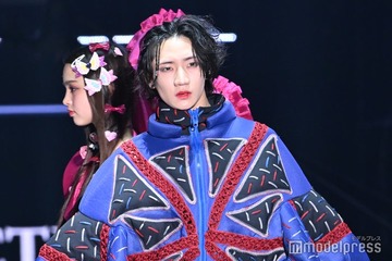 B&ZAI川崎星輝、ランウェイにシークレット登場 ユニオンジャック際立つ【TGC2025S/S】 画像