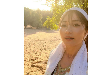 新山千春、14歳年下夫と新婚旅行でドバイ＆アブダビへ オフショット多数公開に反響「憧れる」「素敵」 画像