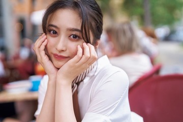 乃木坂46井上和、スタイル輝くキャミ姿・ローマの街角ショット…1st写真集先行カット続々解禁に反響続々 画像