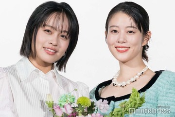 高畑充希＆清水美依紗、互いにひざまずき花束交換 “友情の証”に感激【ウィキッド ふたりの魔女】 画像