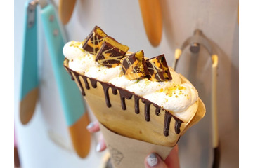 自由が丘に「クレープとエスプレッソと自由形」濃厚ドバイチョコ使用の限定クレープも提供 画像