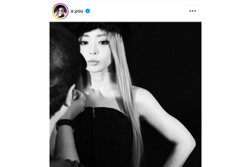 浜崎あゆみ、美デコルテ披露のモノクロSHOTに反響「綺麗すぎる」「めっちゃいい写真」 画像