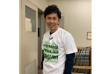 トータルテンボス大村朋宏、イケメン息子の高校卒業式で親子ショット「クセスゴのギターの子？」「成長してる」と話題 画像