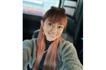 元モー娘。石黒彩、夫・LUNA SEA真矢と展示会へ “推し”にも遭遇「仲良し夫婦」「推しとの写真素敵」と話題 画像