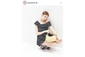 トリンドル玲奈、圧巻のすらり美脚際立つミニ丈SHOTに「足の長さ、綺麗さ、カンペキ」「見惚れてしまいました」 画像