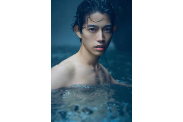 高橋健介、“ふんどしカット”で気合い十分！30歳のメモリアルフォトブックは縁ある徳島県で撮影 画像