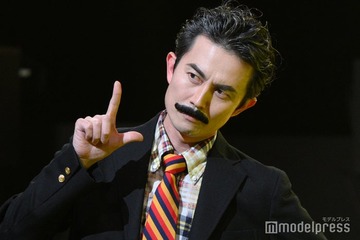 「ラヴィット！」赤荻歩アナ＆南波雅俊アナ、付け髭・金髪ウィッグで印象ガラリ【TBS AKASAKA COLLECTION】 画像