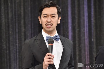 ムーディ勝山、“コーラス隊”とのお花見ショットに反響「シュールで可愛すぎ」「服も表情も全員一緒」の声 画像