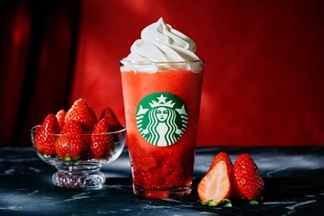 スタバ新作「THE 苺 フラペチーノ」“いちごを超えたいちご”を表現、ジューシーな贅沢フラペ 画像