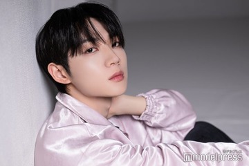 K-POPボーイズアイドル、“日本のオタクなりきり”投稿が万バズ「本人だと思わなかった」「面白すぎる」 画像
