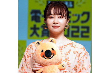 エミリン「スキンケアみたい」小田切ヒロも高評価！ツヤ＆保湿系メイク下地 画像