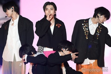 WILD BLUE、山下幸輝が黒髪イメチェン メンバー3人地元で初パフォーマンス【TGC大阪・関西万博】 画像