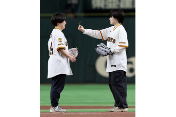 THE W王者・にぼしいわし、東京ドームで人生初の始球式登場「広すぎてお客さんが遠くて小さく見えた」 画像