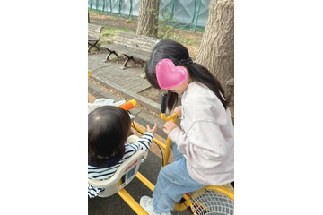 安めぐみ、10歳長女＆1歳次女のほっこり姉妹SHOT公開！「みんな楽しそう」「微笑ましい」の声 画像