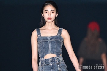 「御上先生」で話題・安斉星来、デニムビスチェから美ウエストチラリ【TGC熊本2025】 画像