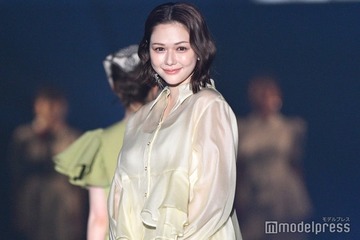 村重杏奈、シースルーワンピで上品肌見せ 透明感溢れるトレンドスタイルで登場【TGC熊本2025】 画像