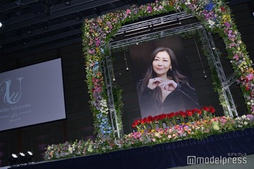 小泉今日子、亡き中山美穂さんとの思い出振り返り涙「会ったら話したいことがたくさんありました」 画像