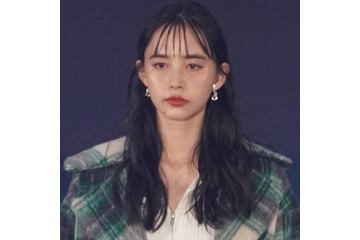井桁弘恵、美背中披露のウエディングドレスSHOTにファンうっとり「憧れです」「めっちゃ綺麗」 画像