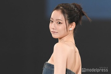 なごみ、美背中＆ウエスト大胆披露 全身デニムコーデ着こなし【サツコレ2025S/S】 画像