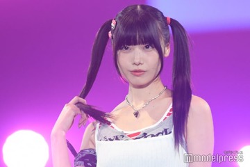 “FRUITS ZIPPER妹分”SWEET STEADY奥田彩友、高めツインテールがキュート「Zipper」ステージに登場【サツコレ2025S/S】 画像