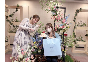 第5子妊娠中の辻希美、三男と駄菓子屋へ！“気づけば全部甘いもの”な購入品も公開「本当に止まらない」 画像