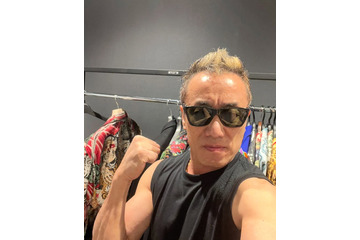 長渕剛、次男・ReNとの親子ショットが話題「お父さんの若い頃にそっくり」「貴重」 画像