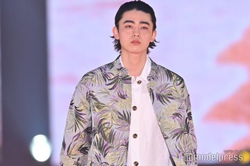 豊田裕大、オールバックで雰囲気ガラリ 鋭い視線に観客夢中【GirlsAward 2025SS】 画像