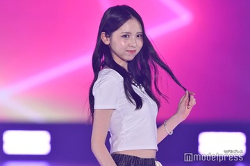 「オオカミくん」入江美沙希、ミニ丈Tシャツから美ウエストちらり【GirlsAward 2025SS】 画像