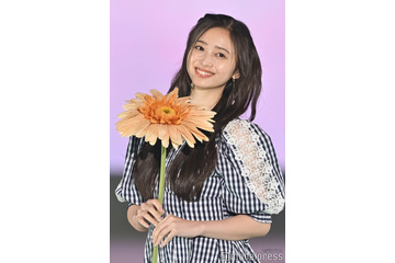 乃木坂46井上和、二の腕透ける夏ワンピ姿 可憐オーラ放つ【GirlsAward 2025SS】 画像