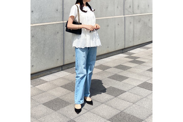 初夏といえばこの組み合わせ！白×ライトデニムの爽やかスタイル【40代の毎日コーデ】 画像