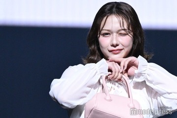 村重杏奈、シースルートップスで美肌のぞく ウィンクに歓声【TGC香川2025】 画像