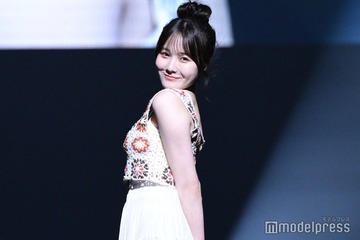 本田紗来、美デコルテ引き立つビスチェ姿 お団子ヘアで可愛さ全開【TGC香川2025】 画像