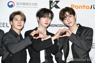 ZEROBASEONE、フォーマルスタイルで際立つビジュアル ソン・ハンビンは観客へ気遣いも【KCON JAPAN 2025／レッドカーペット】 画像