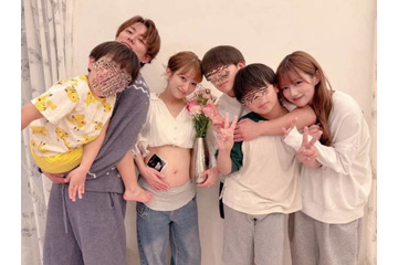 第5子妊娠中の辻希美、ふっくらお腹を見せた家族集合SHOT公開「幸せ過ぎる母の日でした」 画像