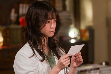 【天久鷹央の推理カルテ 第4話】真鶴、容態急変 “密室殺人”の真犯人とは？ 画像