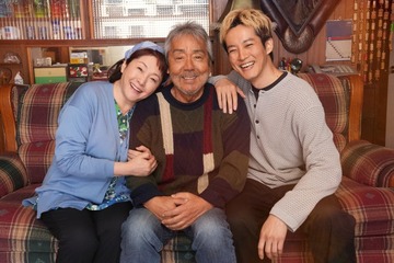 松坂桃李“家族愛”語る特別映像公開 寺尾聰＆松坂慶子との写真も解禁【父と僕の終わらない歌】 画像